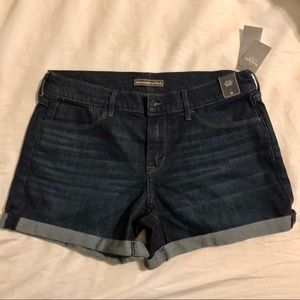 NWT Abercrombie & Fitch mid rise shorts - Sz 26